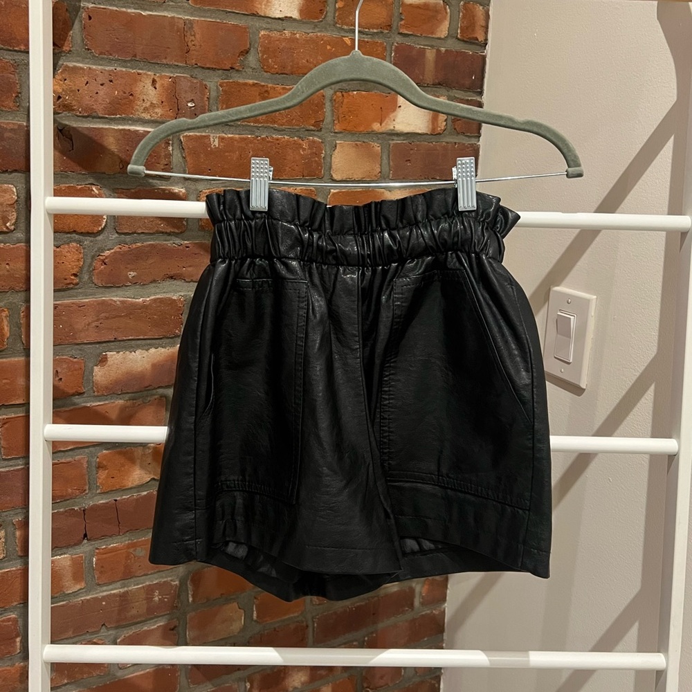 BLACK VEGAN LEATHER PAPERBAG SHORTS